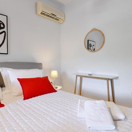 Amazing 2 Bedroom Apartment Overlooking The Marina Of Vourkárion المظهر الخارجي الصورة