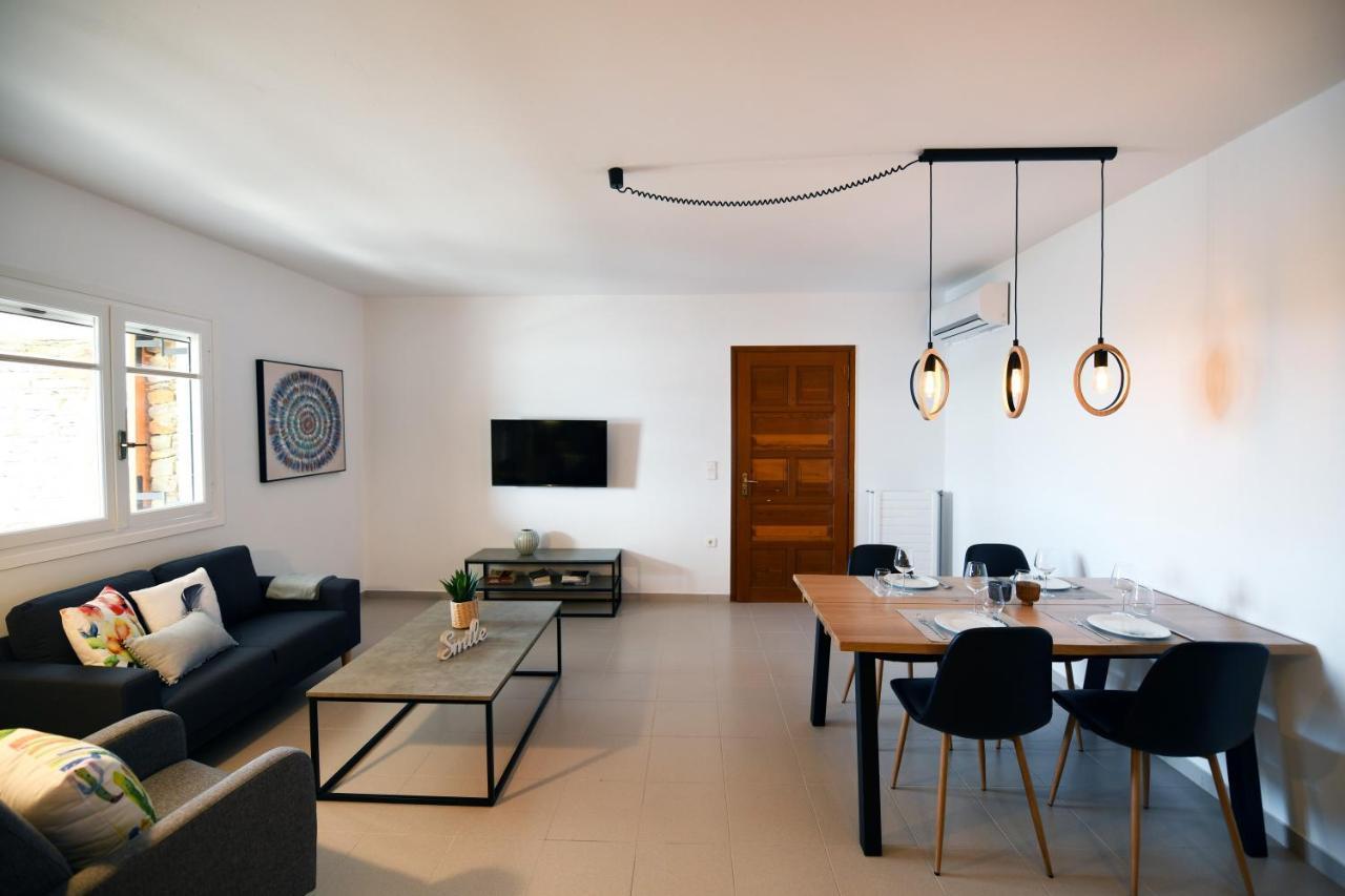 Amazing 2 Bedroom Apartment Overlooking The Marina Of Vourkárion المظهر الخارجي الصورة