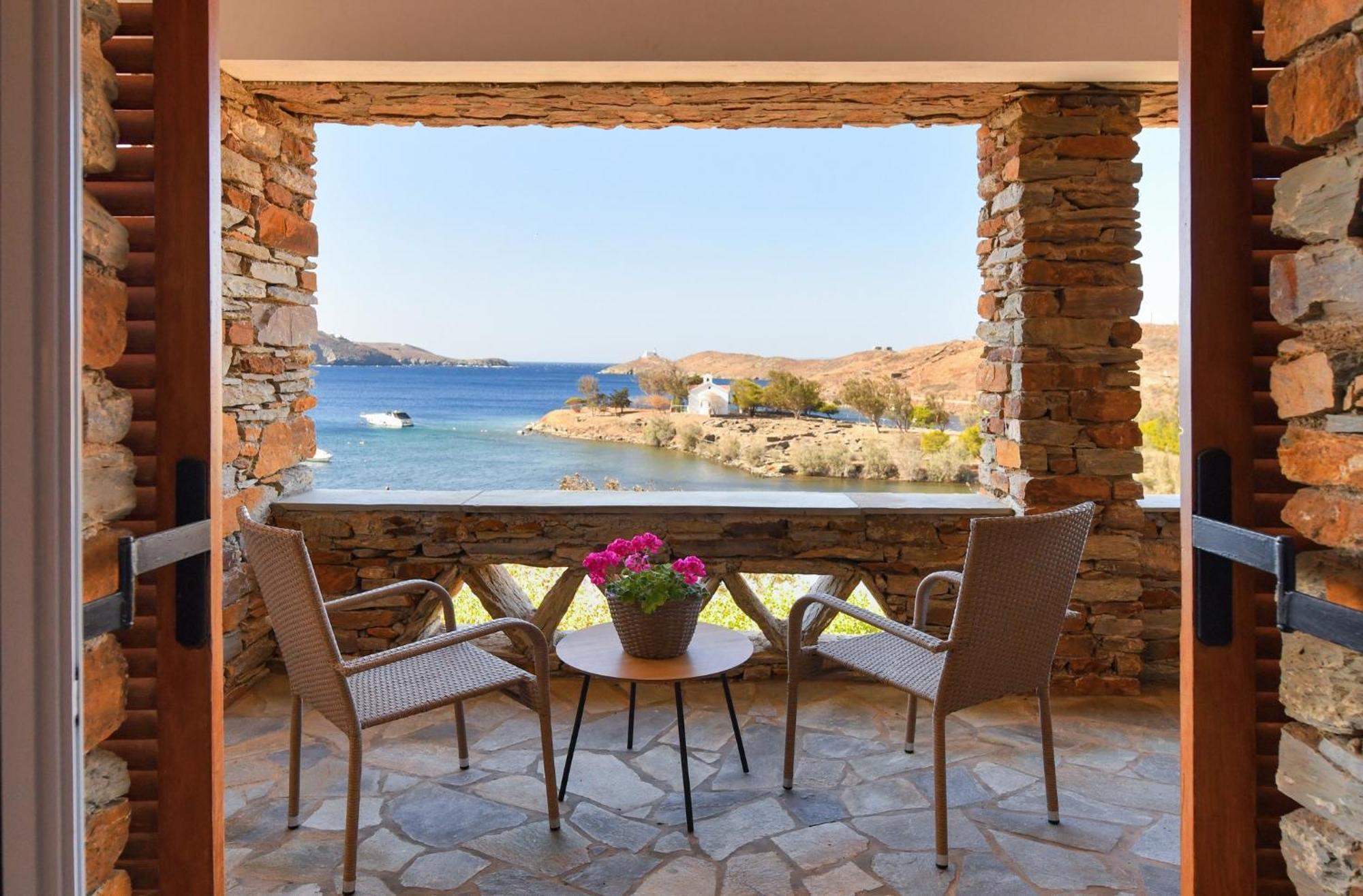 Amazing 2 Bedroom Apartment Overlooking The Marina Of Vourkárion المظهر الخارجي الصورة