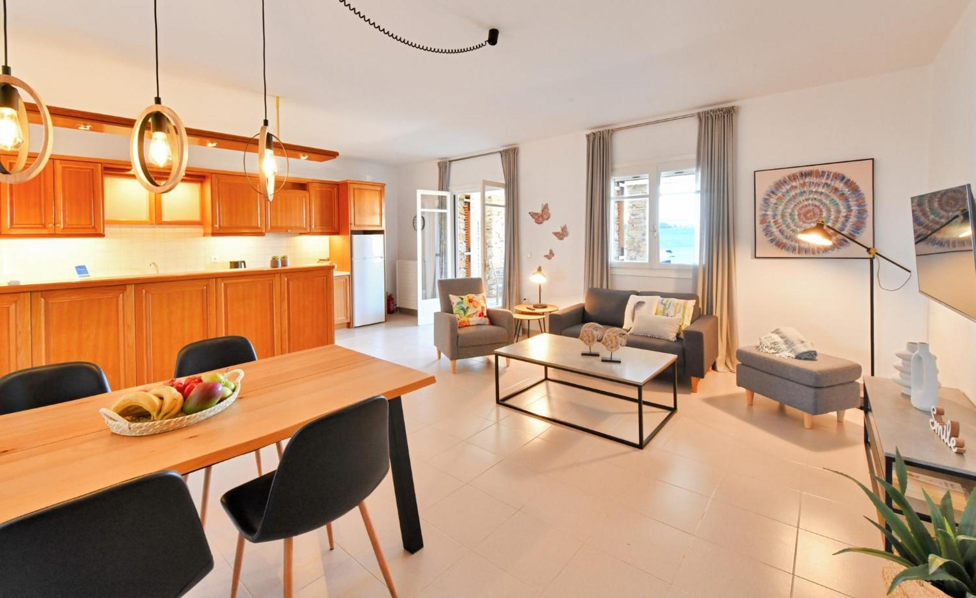 Amazing 2 Bedroom Apartment Overlooking The Marina Of Vourkárion المظهر الخارجي الصورة